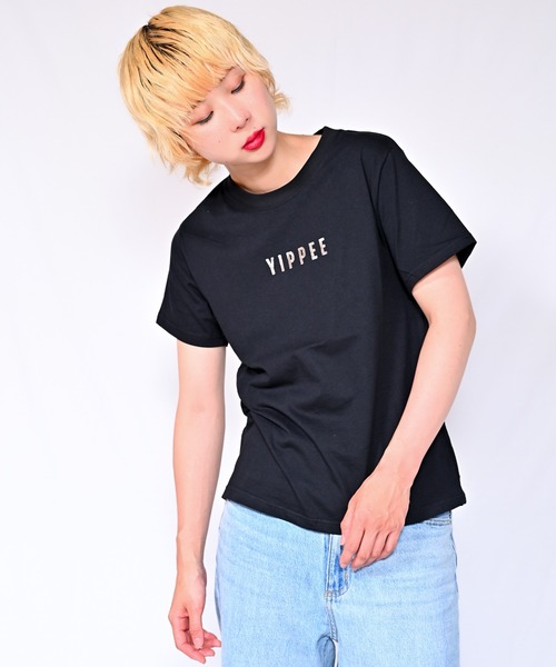 Alite cloth(アリーテクロス)の「箔プリントロゴTシャツ YIPPEE(Tシャツ/カットソー・レディース・ブラック/ホワイト/ベージュ/グレー/ピンク/オレンジ/ブルー/グリーン・FREE)」の3枚目の写真