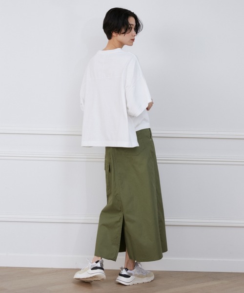 YVON（イヴォン）の「ヘビー天竺ワイドTシャツ（Tシャツ/カットソー・レディース・オフホワイト/ブルー/ブラック・9号）」の6枚目の写真