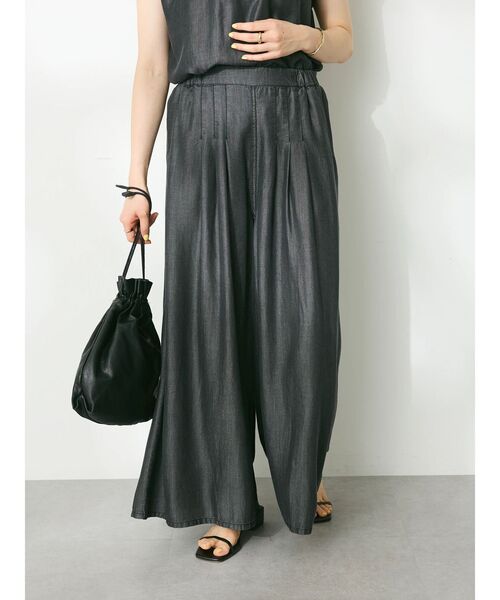 CRAFT STANDARD BOUTIQUE（クラフトスタンダードブティック）の「やわらかデニム風タックワイドフレアパンツ（デニムパンツ・レディース・ブラック/インディゴブルー・M/L）」の5枚目の写真