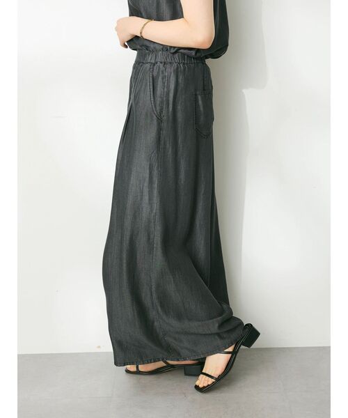 CRAFT STANDARD BOUTIQUE（クラフトスタンダードブティック）の「やわらかデニム風タックワイドフレアパンツ（デニムパンツ・レディース・ブラック/インディゴブルー・M/L）」の6枚目の写真