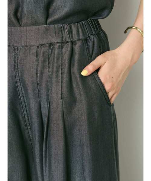 CRAFT STANDARD BOUTIQUE（クラフトスタンダードブティック）の「やわらかデニム風タックワイドフレアパンツ（デニムパンツ・レディース・ブラック/インディゴブルー・M/L）」の9枚目の写真