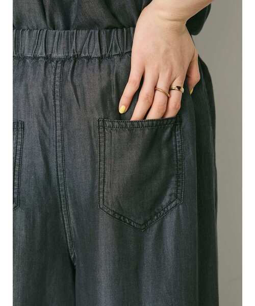 CRAFT STANDARD BOUTIQUE（クラフトスタンダードブティック）の「やわらかデニム風タックワイドフレアパンツ（デニムパンツ・レディース・ブラック/インディゴブルー・M/L）」の10枚目の写真