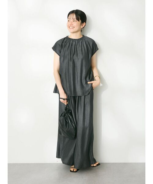 CRAFT STANDARD BOUTIQUE（クラフトスタンダードブティック）の「やわらかデニム風タックワイドフレアパンツ（デニムパンツ・レディース・ブラック/インディゴブルー・M/L）」の11枚目の写真