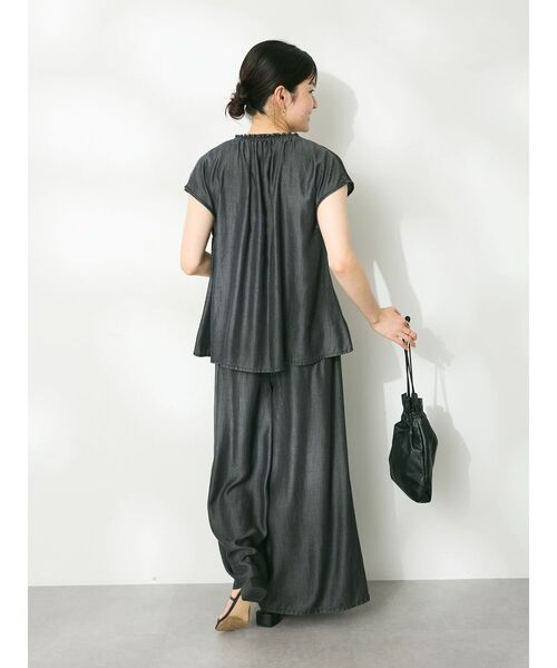 CRAFT STANDARD BOUTIQUE（クラフトスタンダードブティック）の「やわらかデニム風タックワイドフレアパンツ（デニムパンツ・レディース・ブラック/インディゴブルー・M/L）」の12枚目の写真