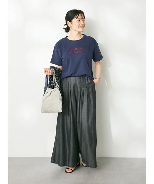 CRAFT STANDARD BOUTIQUE（クラフトスタンダードブティック）の「やわらかデニム風タックワイドフレアパンツ（デニムパンツ・レディース・ブラック/インディゴブルー・M/L）」の13枚目の写真