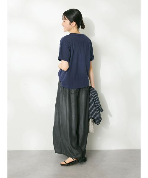 CRAFT STANDARD BOUTIQUE（クラフトスタンダードブティック）の「やわらかデニム風タックワイドフレアパンツ（デニムパンツ・レディース・ブラック/インディゴブルー・M/L）」の15枚目の写真