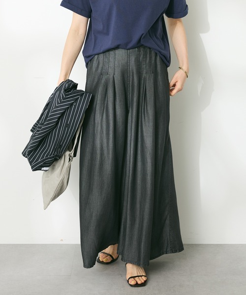 CRAFT STANDARD BOUTIQUE（クラフトスタンダードブティック）の「やわらかデニム風タックワイドフレアパンツ（デニムパンツ・レディース・ブラック/インディゴブルー・M/L）」の2枚目の写真