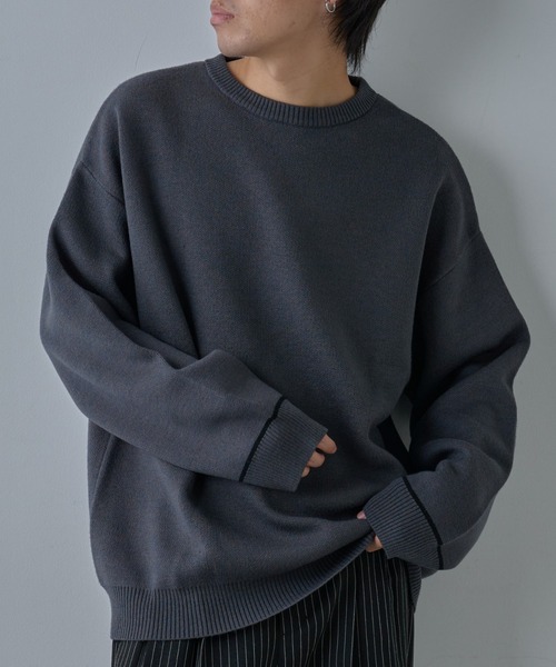 COLONY 2139（コロニートゥーワンスリーナイン）の「リサイクルポリクルーニット（ニット/セーター・メンズ・チャコールグレー/アイボリー/ブラック/グレイッシュベージュ・MEDIUM/LARGE）」の3枚目の写真