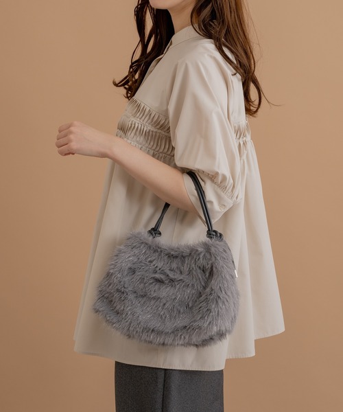 KATHARINE ROSS（キャサリンロス）の「【KATHARINE ROSS】【WEB限定】ラメファーショルダーバッグ（ショルダーバッグ・レディース・チャコールグレー/アイボリー・MEDIUM）」の2枚目の写真