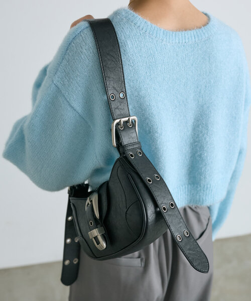 w closet(ダブルクローゼット)の「バックルベルトショルダーバッグ(ショルダーバッグ・レディース・ブラウン/レッド/ブラック・ONE SIZE)」の5枚目の写真