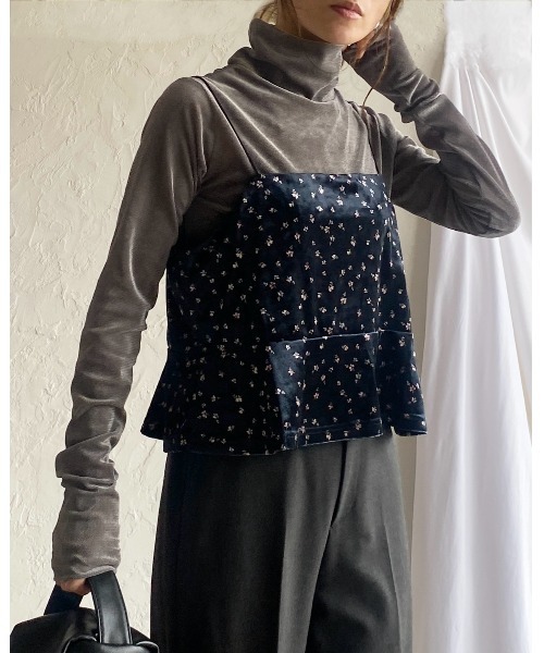 She's Closet(シーズクローゼット)の「フレア切り替え花柄ベロアキャミソールビスチェ&パンツスタイル上下セットアップ(セットアップ・レディース・ピンク/ホワイト・FREE)」の15枚目の写真