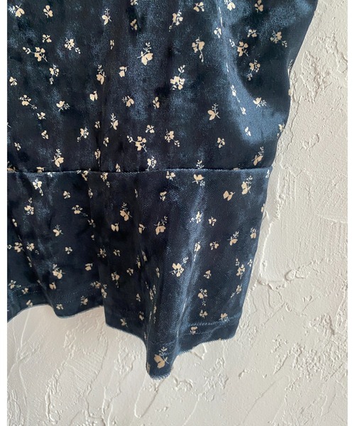 She's Closet(シーズクローゼット)の「フレア切り替え花柄ベロアキャミソールビスチェ&パンツスタイル上下セットアップ(セットアップ・レディース・ピンク/ホワイト・FREE)」の9枚目の写真
