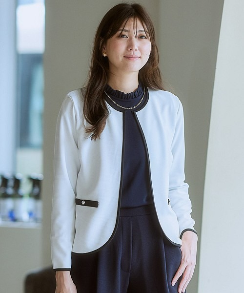 7days Life Styling(セブンデイズライフスタイリング)の「カットソー素材パール調ボタン配色ノーカラージャケット<大きいサイズ有>(ノーカラージャケット・レディース・オフホワイト/ブラック・3L/LL/L/M/S)」の2枚目の写真