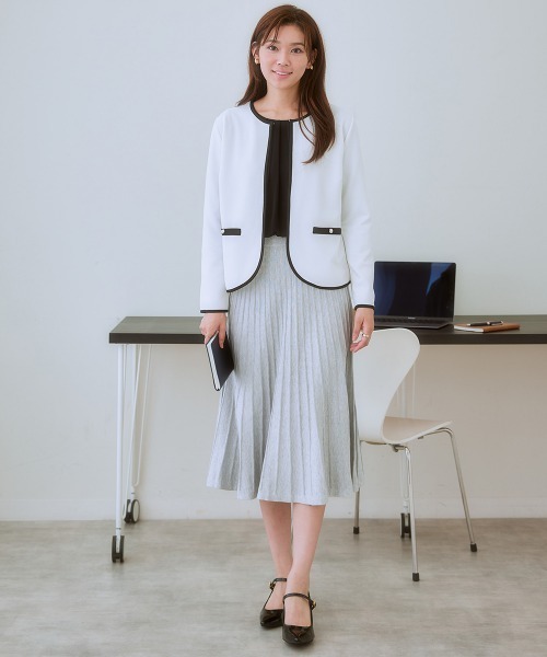 7days Life Styling(セブンデイズライフスタイリング)の「カットソー素材パール調ボタン配色ノーカラージャケット<大きいサイズ有>(ノーカラージャケット・レディース・オフホワイト/ブラック・3L/LL/L/M/S)」の5枚目の写真