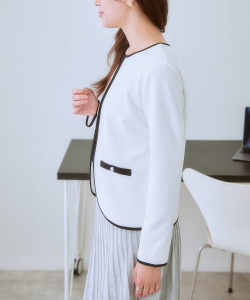 7days Life Styling(セブンデイズライフスタイリング)の「カットソー素材パール調ボタン配色ノーカラージャケット<大きいサイズ有>(ノーカラージャケット・レディース・オフホワイト/ブラック・3L/LL/L/M/S)」の14枚目の写真