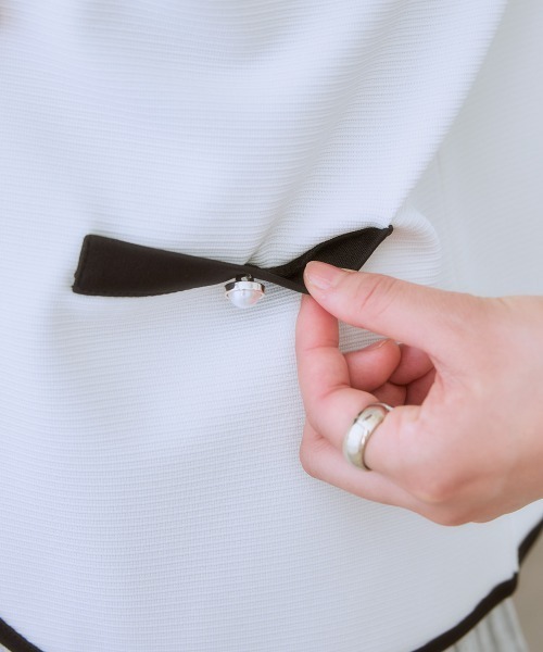 7days Life Styling(セブンデイズライフスタイリング)の「カットソー素材パール調ボタン配色ノーカラージャケット<大きいサイズ有>(ノーカラージャケット・レディース・オフホワイト/ブラック・3L/LL/L/M/S)」の16枚目の写真