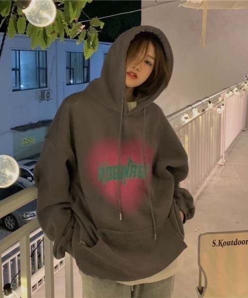 LADY LIKE(レディライク)の「グラデーションハートプリントロゴパーカー(パーカー・レディース・ライトグレー/ダークグレー・M)」の11枚目の写真