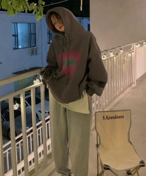 LADY LIKE(レディライク)の「グラデーションハートプリントロゴパーカー(パーカー・レディース・ライトグレー/ダークグレー・M)」の18枚目の写真