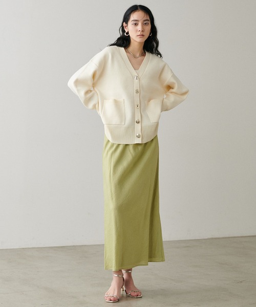 natural couture(ナチュラルクチュール)の「【LARUTA】光沢ゴム入りナロースカート(スカート・レディース・ベージュ/ネイビー/ライム/アイボリー・FREE)」の22枚目の写真
