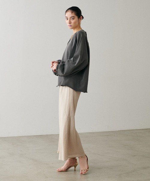 natural couture(ナチュラルクチュール)の「【LARUTA】光沢ゴム入りナロースカート(スカート・レディース・ベージュ/ネイビー/ライム/アイボリー・FREE)」の16枚目の写真