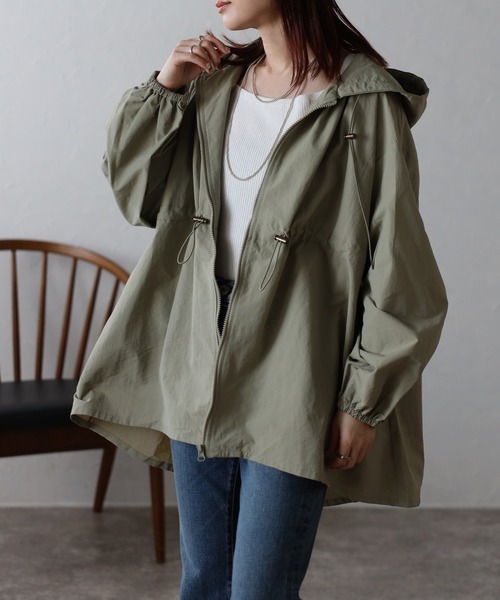 Fizz（フィズ）の「ゆったりドロストフード付きブルゾン（ナイロンジャケット・レディース・ブラック/アイボリー/ライトカーキ・M）」の3枚目の写真