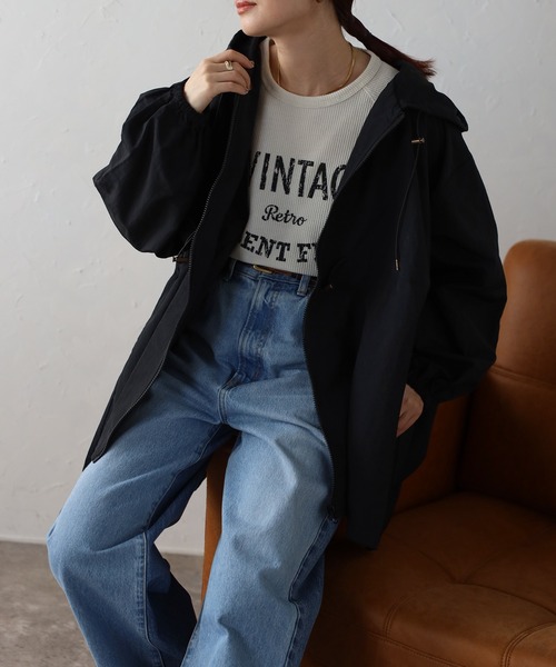 Fizz（フィズ）の「ゆったりドロストフード付きブルゾン（ナイロンジャケット・レディース・ブラック/アイボリー/ライトカーキ・M）」の2枚目の写真