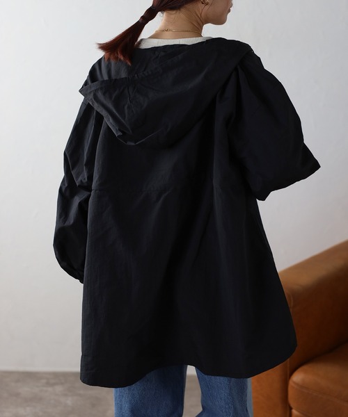 Fizz（フィズ）の「ゆったりドロストフード付きブルゾン（ナイロンジャケット・レディース・ブラック/アイボリー/ライトカーキ・M）」の14枚目の写真