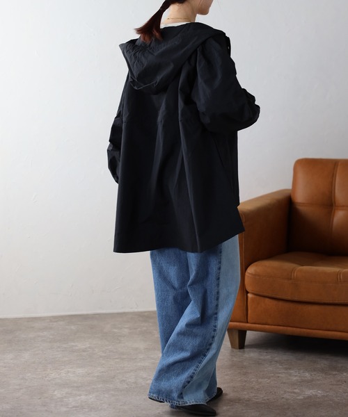 Fizz（フィズ）の「ゆったりドロストフード付きブルゾン（ナイロンジャケット・レディース・ブラック/アイボリー/ライトカーキ・M）」の11枚目の写真