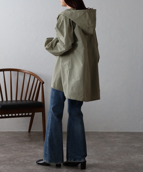 Fizz（フィズ）の「ゆったりドロストフード付きブルゾン（ナイロンジャケット・レディース・ブラック/アイボリー/ライトカーキ・M）」の18枚目の写真