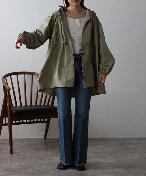 Fizz（フィズ）の「ゆったりドロストフード付きブルゾン（ナイロンジャケット・レディース・ブラック/アイボリー/ライトカーキ・M）」の21枚目の写真