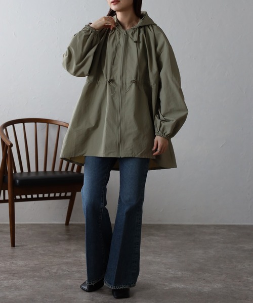 Fizz（フィズ）の「ゆったりドロストフード付きブルゾン（ナイロンジャケット・レディース・ブラック/アイボリー/ライトカーキ・M）」の20枚目の写真