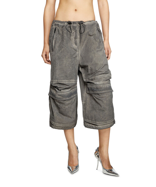 DIESEL（ディーゼル）の「ウィメンズ バミューダパンツ P-DAYETZ-SHORT-FEM-Q3（その他パンツ・レディース・グレー・36/44/38/40/42）」の5枚目の写真