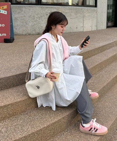 efill（エフィル）の「Vネック ティアード チュニック ワンピース / ドレス（ワンピース・レディース・ホワイト/ブラック・FREE）」の22枚目の写真