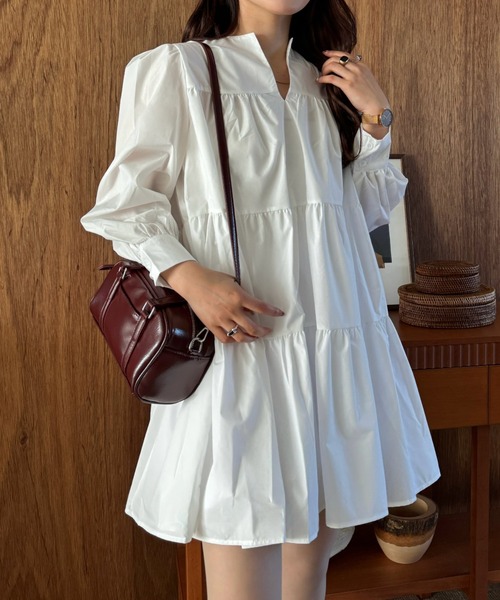 efill（エフィル）の「Vネック ティアード チュニック ワンピース / ドレス（ワンピース・レディース・ホワイト/ブラック・FREE）」の4枚目の写真