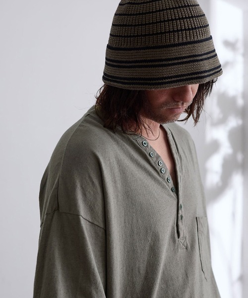 EGO TRIPPING(エゴトリッピング)の「mt9491- QUENCH ヘンリーネックTシャツ(Tシャツ/カットソー・メンズ・ホワイト/ブラック/グレー・46/48)」の1枚目の写真