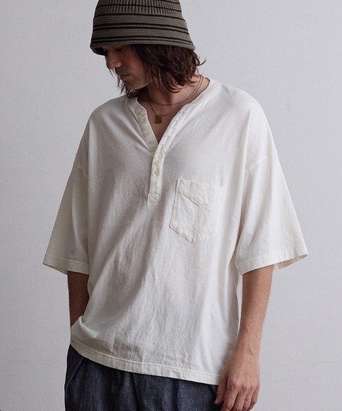 EGO TRIPPING(エゴトリッピング)の「mt9491- QUENCH ヘンリーネックTシャツ(Tシャツ/カットソー・メンズ・ホワイト/ブラック/グレー・46/48)」の2枚目の写真