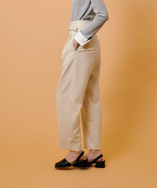 allureville（アルアバイル）の「ダブルクロスベルト付タックパンツ（その他パンツ・レディース・ベージュ/ネイビー/コーラル・2/1）」の4枚目の写真