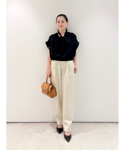 allureville（アルアバイル）の「ダブルクロスベルト付タックパンツ（その他パンツ・レディース・ベージュ/ネイビー/コーラル・2/1）」の21枚目の写真
