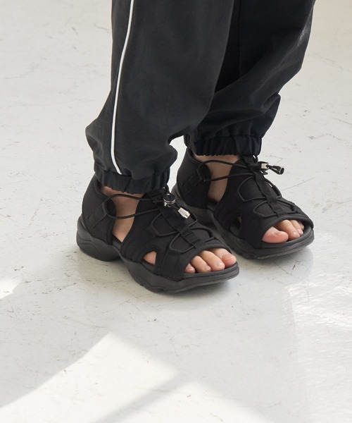 ROPE' PICNIC（ロペピクニック）の「【KIDS/キッズ】アジャスタースピンドルスニーカーサンダル/リンクコーデ（サンダル・キッズ・キナリ/ブラック・22/21/20/19）」の4枚目の写真