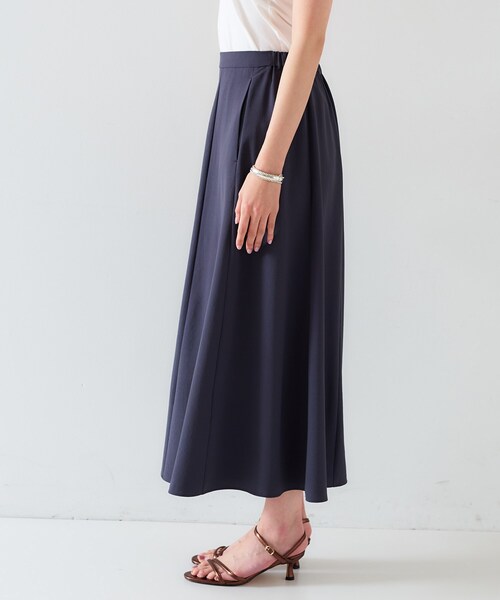 UNTITLED（アンタイトル）の「【セットアップ可/接触冷感/イージーケア】リラクミスト フレアスカート（スカート・レディース・チャコールグレー/ブラック/ベージュ/ネイビー・01/02/03/04/42/44/46/48/50/00）」の5枚目の写真