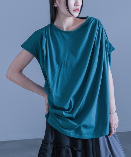 kOhAKU（コハク）の「『フレンチスリーブドレープカットソー』（Tシャツ/カットソー・レディース・ブルー/オフホワイト/ブラック・2/1）」の3枚目の写真