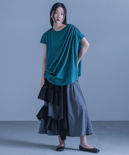 kOhAKU（コハク）の「『フレンチスリーブドレープカットソー』（Tシャツ/カットソー・レディース・ブルー/オフホワイト/ブラック・2/1）」の18枚目の写真