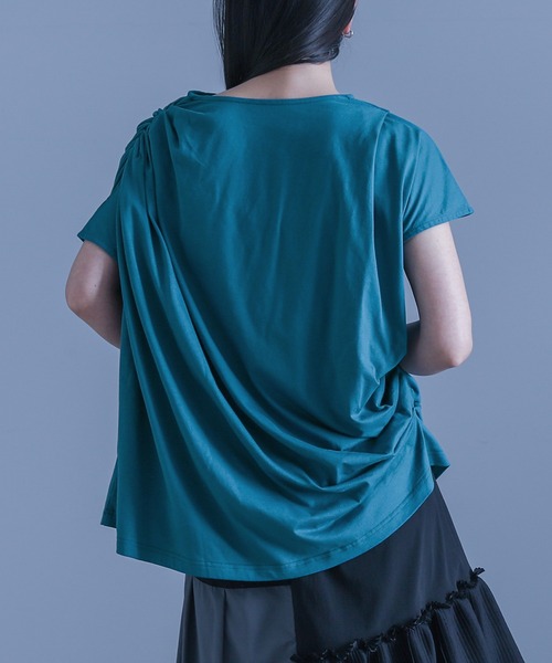 kOhAKU（コハク）の「『フレンチスリーブドレープカットソー』（Tシャツ/カットソー・レディース・ブルー/オフホワイト/ブラック・2/1）」の16枚目の写真