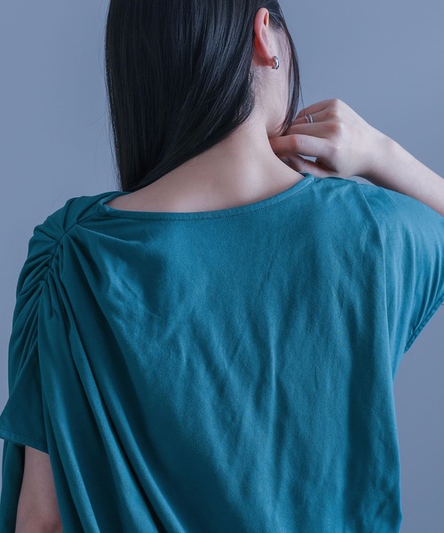 kOhAKU（コハク）の「『フレンチスリーブドレープカットソー』（Tシャツ/カットソー・レディース・ブルー/オフホワイト/ブラック・2/1）」の11枚目の写真