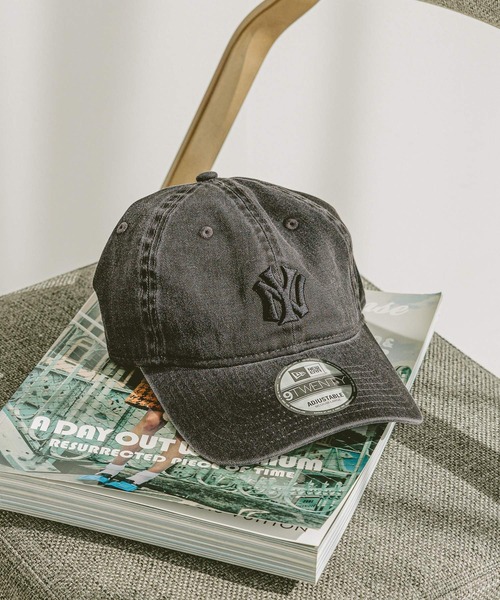 NEW ERA（ニューエラ）の「【NEW ERA（ニューエラ）】別注920 ITL WASH NY(WOMENS)（キャップ・レディース・グレイッシュベージュ/ネイビー/ブラック/ブラウン・FREE）」の2枚目の写真