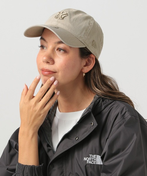 NEW ERA（ニューエラ）の「【NEW ERA（ニューエラ）】別注920 ITL WASH NY(WOMENS)（キャップ・レディース・グレイッシュベージュ/ネイビー/ブラック/ブラウン・FREE）」の11枚目の写真