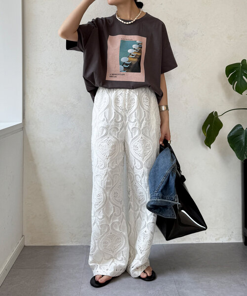 DouDou(ドゥドゥ)の「ワイドフォトTEE(Tシャツ/カットソー・レディース・オフホワイト/チャコールグレー・FREE)」の15枚目の写真