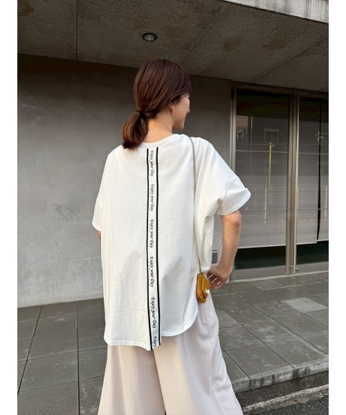 Day and Grade(デイアンドグレイド)の「【前田ゆかセレクト】バッグロゴTシャツ(Tシャツ/カットソー・レディース・ホワイト/ブラック・FREE)」の1枚目の写真