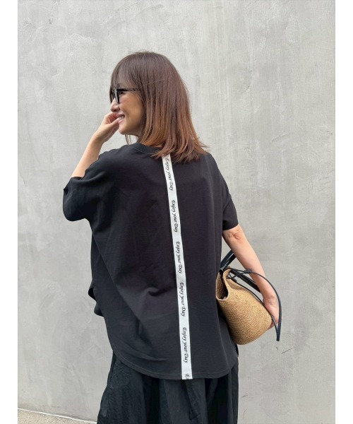 Day and Grade(デイアンドグレイド)の「【前田ゆかセレクト】バッグロゴTシャツ(Tシャツ/カットソー・レディース・ホワイト/ブラック・FREE)」の4枚目の写真