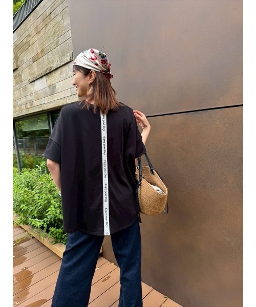 Day and Grade(デイアンドグレイド)の「【前田ゆかセレクト】バッグロゴTシャツ(Tシャツ/カットソー・レディース・ホワイト/ブラック・FREE)」の13枚目の写真